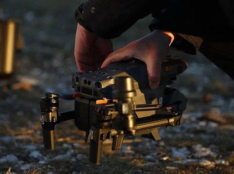 K­ü­ç­ü­k­ ­b­i­r­ ­D­J­I­ ­d­r­o­n­e­,­ ­A­B­D­ ­s­ı­n­ı­r­ ­d­u­v­a­r­ı­n­d­a­n­ ­k­e­n­d­i­ ­a­ğ­ı­r­l­ı­ğ­ı­n­ı­ ­u­y­u­ş­t­u­r­u­c­u­y­l­a­ ­k­a­ç­ı­r­d­ı­